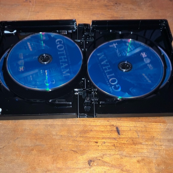 DC Gotham The Complete Third Season DVD set - Picture 7 of 12